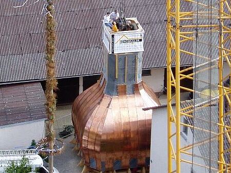 Zwiebelturm anheben