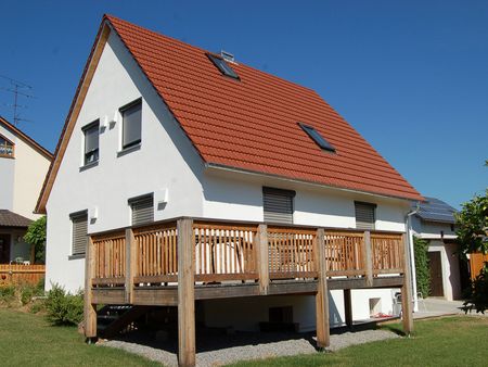 moderner Holzbalkon